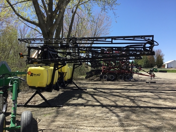 2015 John Deere T600 Pull-Type Sprayer